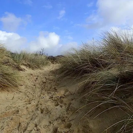 Nyaraló « Les Oyats » A 400 M De La *